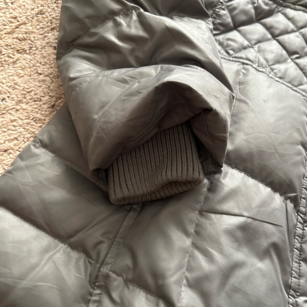 Guess Women's Grey Puffer Coat  size L - preowned - Picture 5 of 12